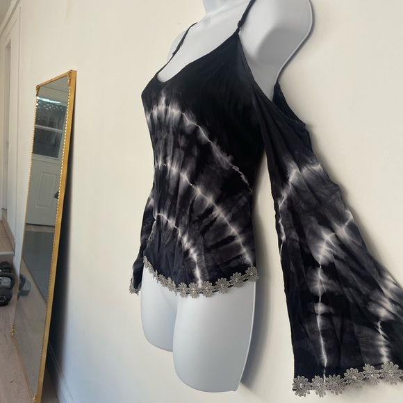 Black and White blouse - Picture 2 of 5